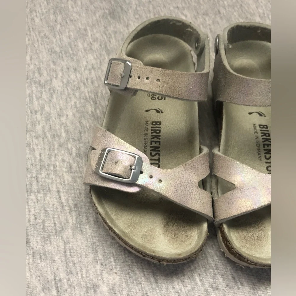 Birkenstock Rio Kids Silver Leather Strappy Buckle Sandals Size: EUR 25 = US 7